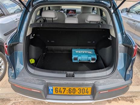 BYD אטו 2 - על הנייר, נפח תא המטען גדול מזה שביאריס קרוס, אך בפועל הוא מתמקם אחריו