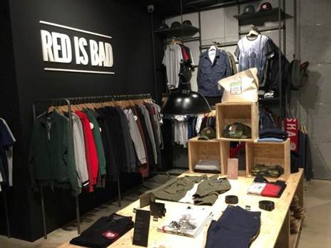 חנות של חברת “Red is Bad“