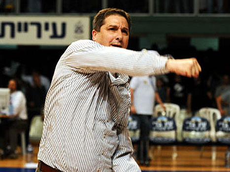 ימשיכו במסע? אשכנזי (מנהלת הליגה)
