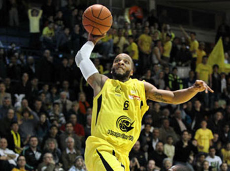 אדריאן בנקס. ירעיד את הטבעת? (מנהלת הליגה)