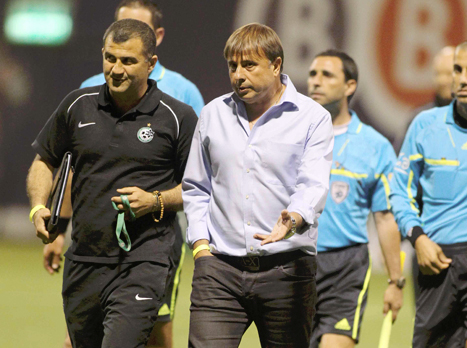 ממשיך לחפש בלם. אלישע לוי (אלן שיבר)