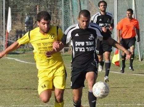 תוקפים את ההתאחדות (באדיבות דאבל פס)