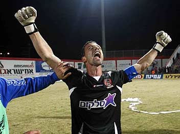 כהן. קרוב לבית