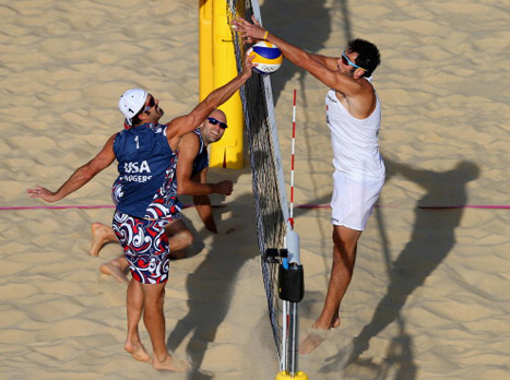 ניקולאי חוסם את רוג'רס (gettyimages)