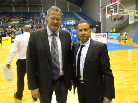 קופל עם רפנסון באיסלנד (באדיבות איגוד הכדורסל)