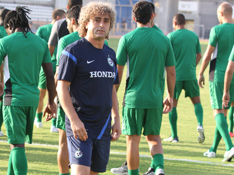 מתלבט. עטר (יוסי שקל)