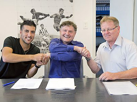 ריקן עם סוכנו והנשיא קאנפה (האתר הרשמי)