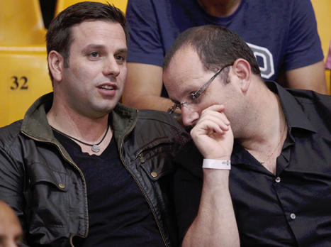 אורי אלון. הקבוצה שייכת לו (אלן שיבר)