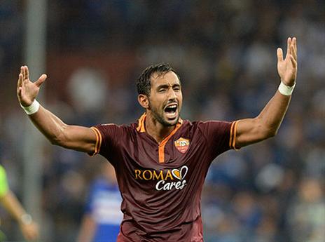 בנאטיה, מחזיק את מרכז ההגנה (GETTYIMAGES)