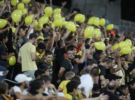 אווירה חמה בבירה. למצולמים אין קשר לכתבה (אלן שיבר)