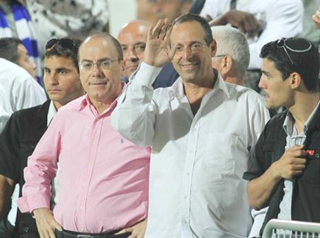 ראש העיריה רוכברגר, תחת עין בוחנת (אלן שיבר)