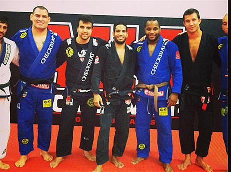 עם החברים החדשים