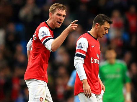 מרטסאקר נוזף באוזיל (gettyimages)