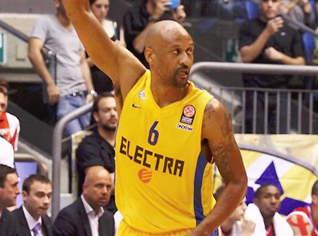 המנהיג של מכבי. דווין סמית' (אלן שיבר)