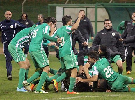 זו לא סנסציה. שחקני כפ"ס חוגגים עלייה לשמינית (גיא גולדפרב, דאבל פס)