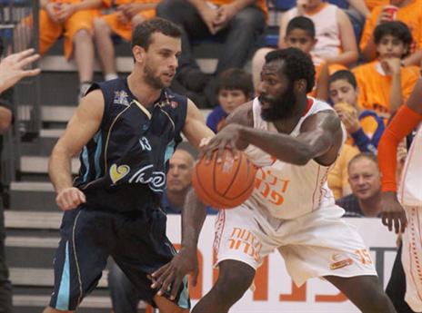 ג'וליאן רייט, גם הוא הוזכר כמועמד (אלן שיבר)