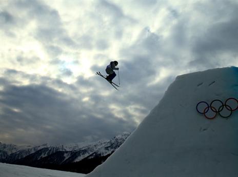 שלא לדבר על הצילום בלונג-שוט. אקסטרים לונג שוט