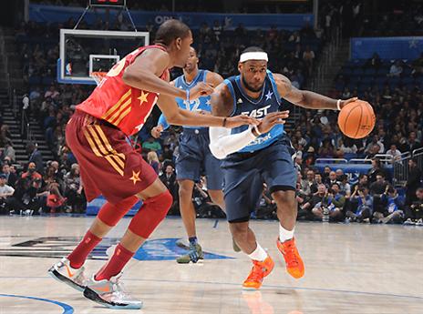 תנו לנו קצת אחד על אחד. לברון ודוראנט (gettyimages)