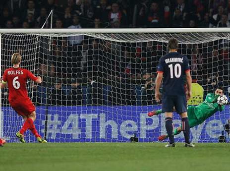 לפ.ס.ז' יש גם שוער נהדר. סיריגו עוצר את הפנדל (gettyimages)