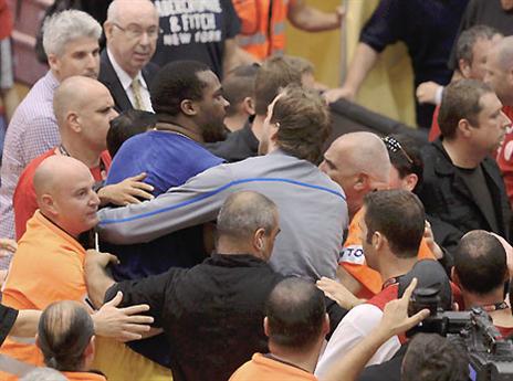 סופו מזנק ליציע. האשמות הדדיות (אלן שיבר)