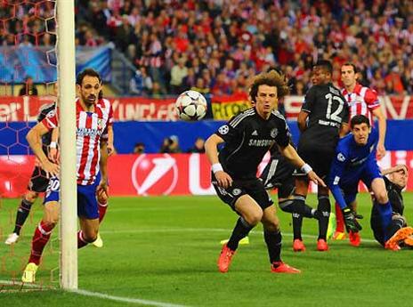 אך לואיז בייש את המועדון עם התחזויות (GETTYIMAGES)