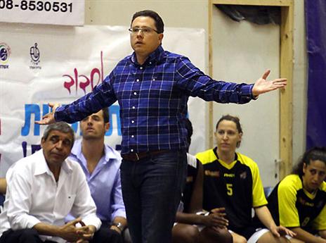 ענבר, בירך את המנצחת