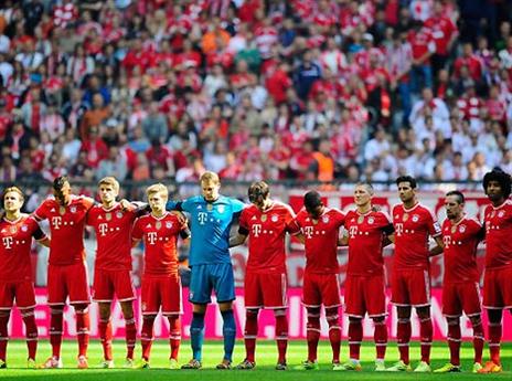 שחקני באיירן, דקת דומיה לזכר טיטו (gettyimages)