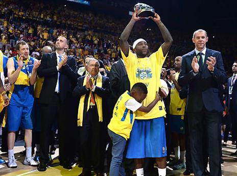 ביצים של שור. רייס עם תואר ה-MVP של הפיינל פור