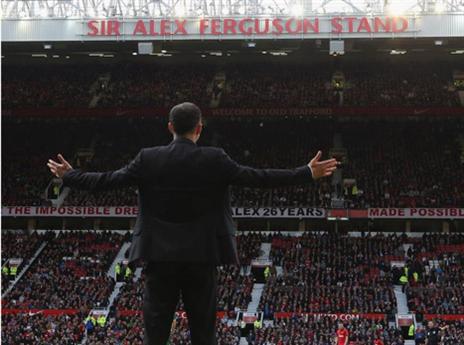 סימבולי משהו. גיגס מול יציע פרגוסון (gettyimages)