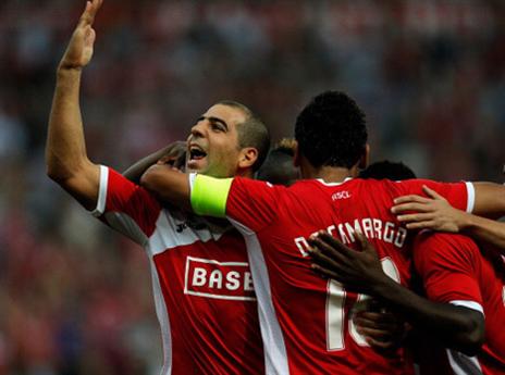 גם הוא בתמונה