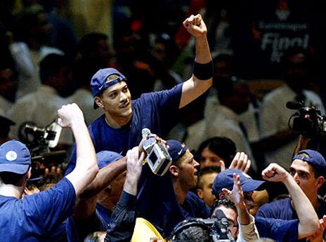 פארקר. שייך ל-3 זכיות