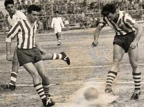 מנחם כשחקן, לצד טיש (ארכיון ההתאחדות)