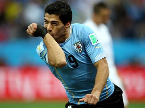 מעלה חיוך עקמומי בזווית הפה (gettyimages)