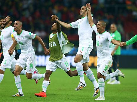 האלג'יראים בקרב ראש בראש על הכרטיס (gettyimages)