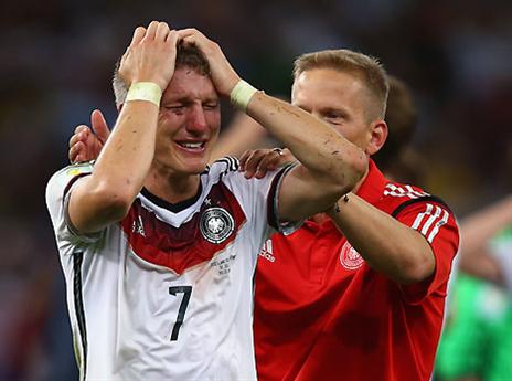 שוויינשטייגר לא יכול היה לעצור את הדמעות (GETTYIMAGES)