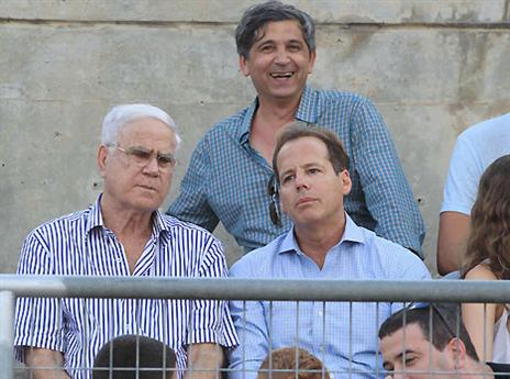 תראו מי בא. יעקב שחר (אלן שיבר)