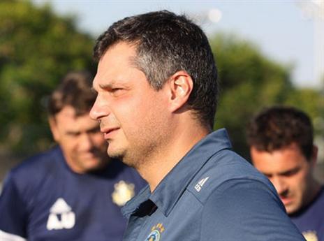 היה שלום. אנגלידיס (צילום: האתר הרשמי של מכבי תל אביב)