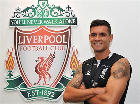 רוג'רס מסביר לג'רארד שעדיין אין לו חלוץ מוביל (gettyimages)