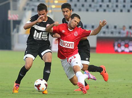 המארחת פתחה בהיסוס