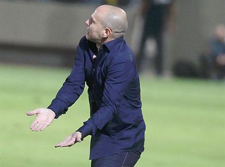 אל תתבלבלו, זה אסי דומב (אלן שיבר)