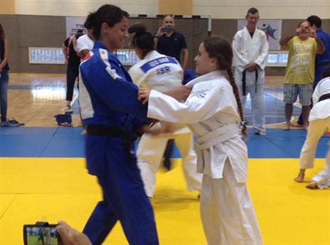 ג'רבי נרתמה ליוזמה והגיעה להתאמן עם ילדי שדרות