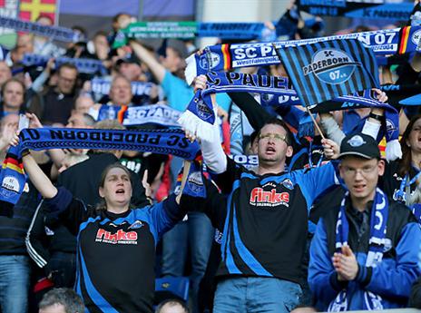 עד לפני שבוע הקבוצה שלהם הייתה אימת הליגה. אוהדי פאדרבורן (getty)