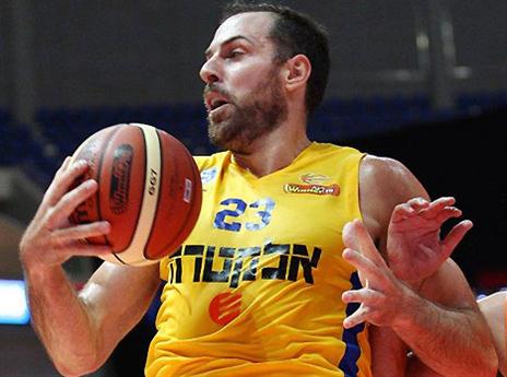 המתאזרח לא מבין איך הוא מרוויח פחות ממנו. מאריץ'