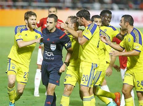 זהבי הותקף והורחק על ידי ריינשרייבר, הדרבי פוצץ