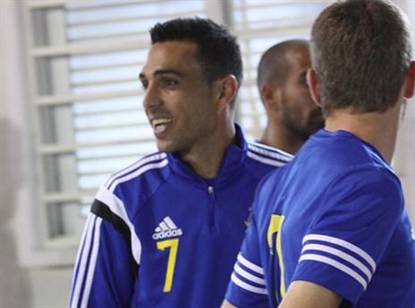 דווקא נראה מחויך. זהבי