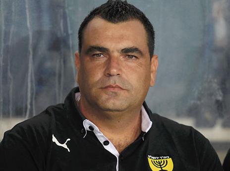 "הסטיואציה קשה לי". קורצקי (אלן שיבר)