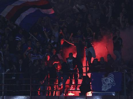 שמח ביציע אוהדי סמפדוריה (GETTYIMAGES)