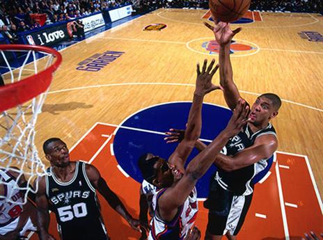 הוא יודע לקלוע בכל דרך אפשרית