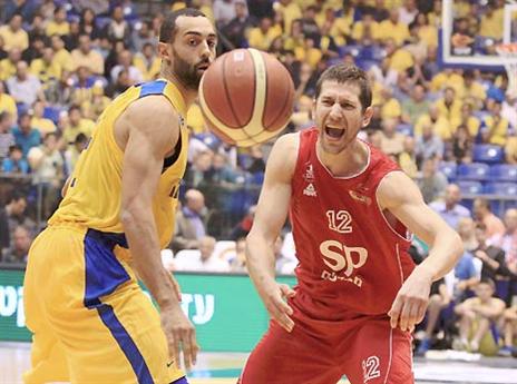 "כיף להיות אדום". מתן נאור (צילום: אלן שיבר)