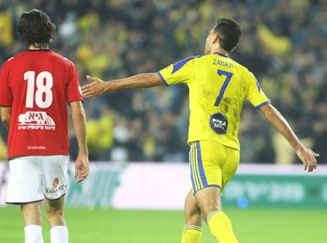 זהבי. כרגיל העיניים יופנו אליו ברביעי (אלן שיבר)